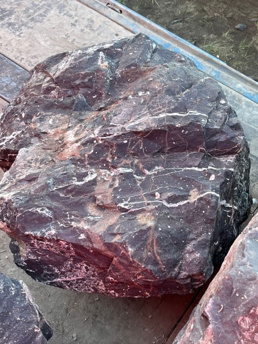 Камни для ландшафтного дизайна красно-фиолетовые 10-60 килограмм купить в Сысерти