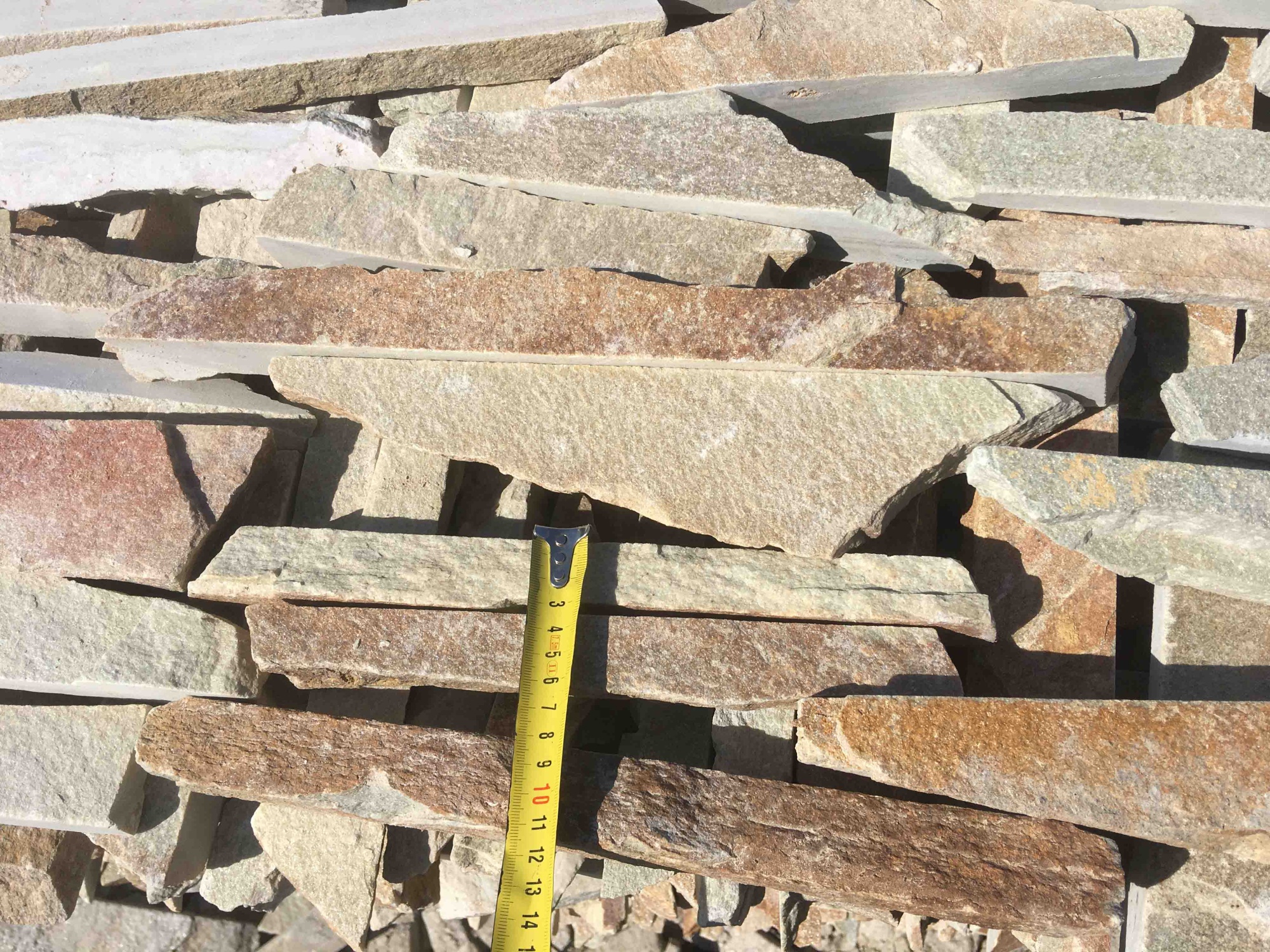 Горбушка златолит золотистый для облицовки купить в Сысерти