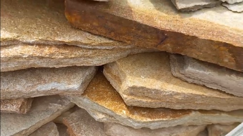 Плитняк златолит жёлтый золотистый для отмостки купить в Сысерти