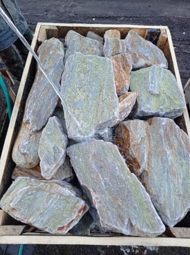Златолит жёлтый, жёлто-зелёный глыбки и валуны для ланшафтного дизайна купить в Сысерти