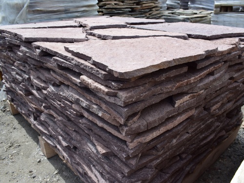 Плитняк лемезит бордовый для облицовки цоколя 20-25 мм  купить в Сысерти