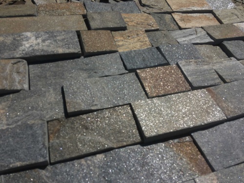 Плитка пилёная златолит Уральский для цоколя, отмостки купить в Сысерти