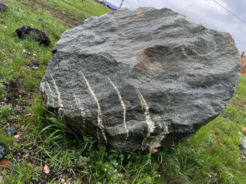 Гигантские зелёные валуны для ландшафтного дизайна весом более 5 тонн купить в Сысерти