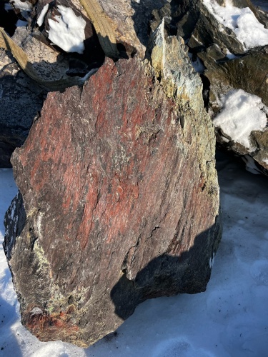 Ландшафтные глыбы красно-фиолетовые 200-1000 килограмм купить в Сысерти