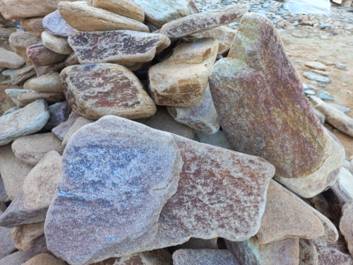 Златолит жёлтый, жёлто-зелёный глыбки и валуны для ланшафтного дизайна купить в Сысерти