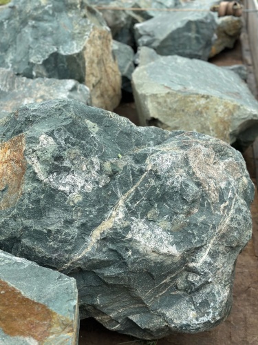 Камни для ландшафтного дизайна зелёные 10-60 килограмм купить в Сысерти