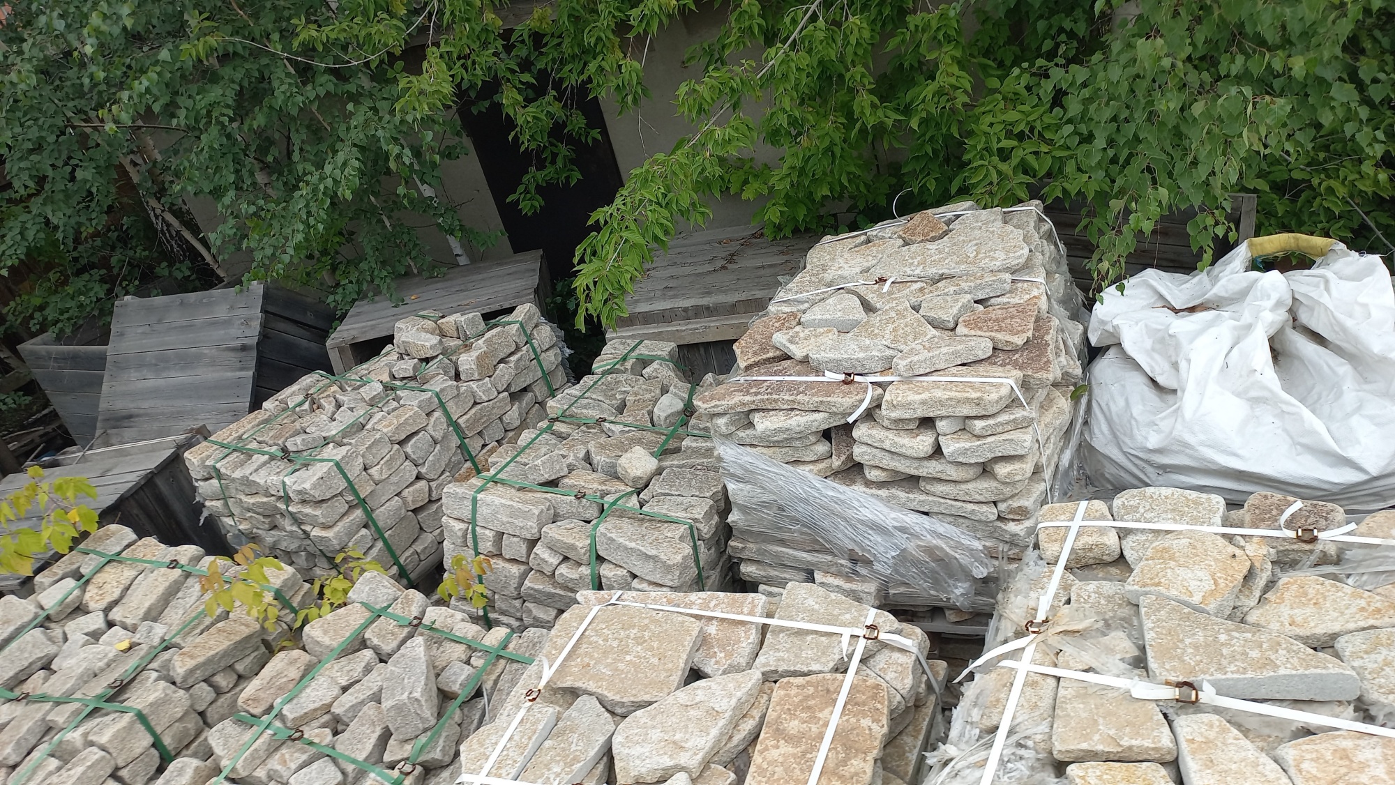 Плитняк гранитный галтованный купить в Сысерти