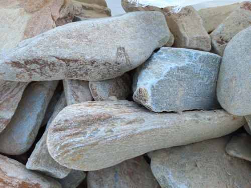 Златолит жёлтый, жёлто-зелёный глыбки и валуны для ланшафтного дизайна купить в Сысерти