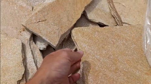 Плитняк златолит жёлтый золотистый для отмостки купить в Сысерти