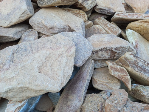 Златолит жёлтый, жёлто-зелёный глыбки и валуны для ланшафтного дизайна купить в Сысерти