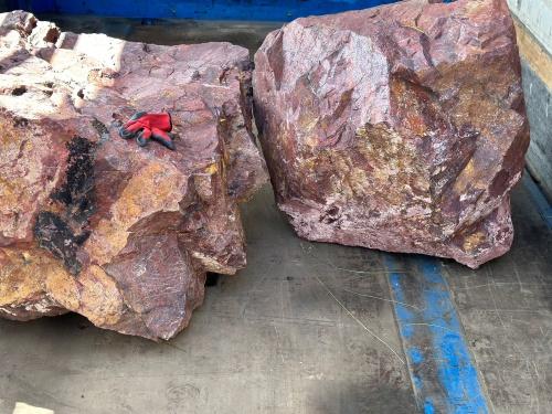 Ландшафтные глыбы красно-фиолетовые 200-1000 килограмм купить в Сысерти