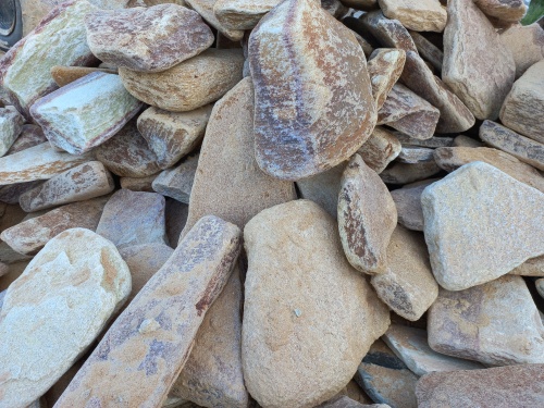 Златолит жёлтый, жёлто-зелёный глыбки и валуны для ланшафтного дизайна купить в Сысерти