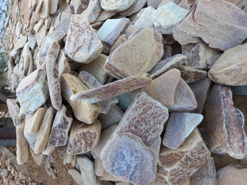Златолит жёлтый, жёлто-зелёный глыбки и валуны для ланшафтного дизайна купить в Сысерти