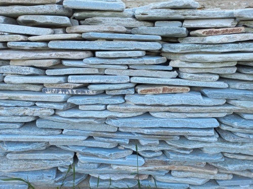 Плитняк златолит зелёный галтованный для цоколя купить в Сысерти