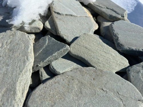 Плитняк златолит зелёный галтованный для цоколя купить в Сысерти